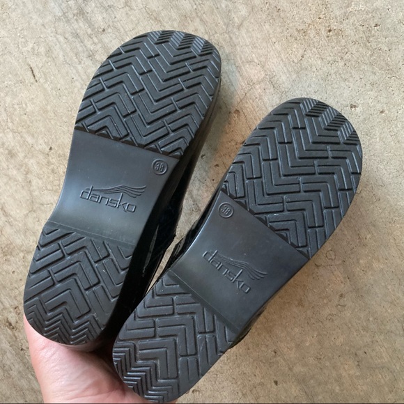 Dansko | Pewter Leopard Patent Professional Clogs - Picture 8 of 11